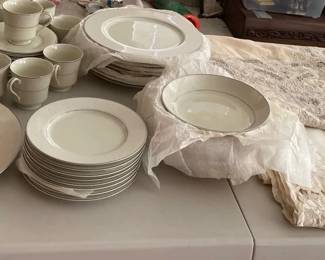 HKF157 - A Collection Of Momoyama Fine China & 2 Beautiful Tablecloths 