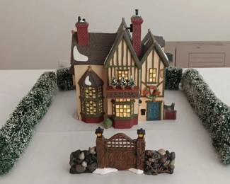 HKF267 Heritage Village Collection Holiday Tabletop Decor