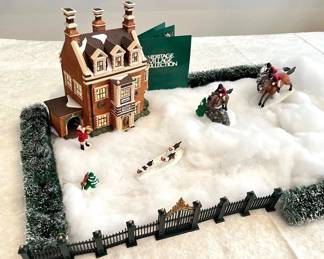 HKF264- Porcelain Heritage Village “Dursley Manor” Scene 