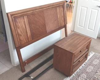 HKF341 Modern-style Wooden Headboard, Matching Nightstand & Bedframe