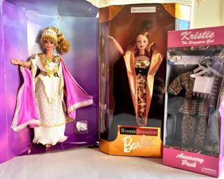 HKF193- 1990’s Barbie Collection With Accessories 