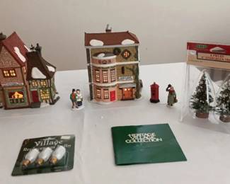 HKF265 Heritage Village Collection Holiday Tabletop Decor