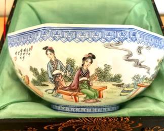 HKF323- Beautiful 20th Century Chinese Eggshell Porcelain Bowl