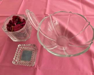 HKF172 - Tiffany & Mikasa Crystals & Lace Pink Tablecloth 