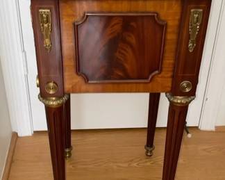 HKF088 - Maitland-Smith Mahogany Veneer Planter