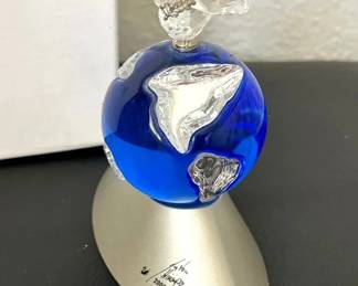 HKF257- Swarovski Crystal Collectibles- “2000 Peace On Earth” 