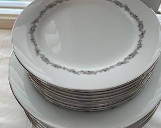 8 salad plates, 8 dinner plates Noritake