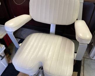 Fish fighting chair, like new