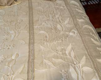Very nice embroidered bedspread and matching shams