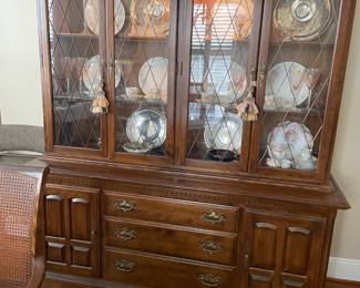 Lighted Ethan Allen China cabinet