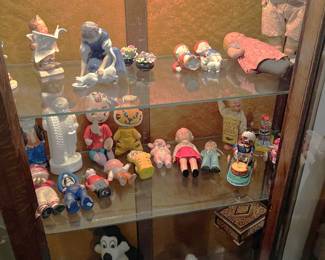 There are a few more figurines in the sale, including a Pepe LePew.