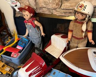 And this picture shows the Glendale pedal car better.