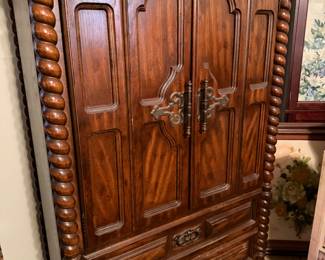 Presale Item - Gentleman’s chest $175