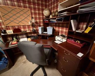 Presale Item Corner desk $200