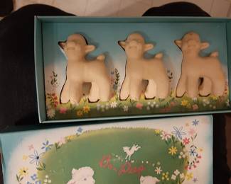 VINTAGE 1953 Children's Avon 3 BO PEEP SPOTTED SHEEP SOAPS Original Box