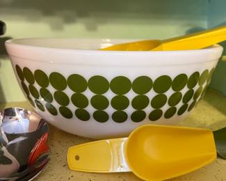 Pyrex Green Dot #404 4 quart