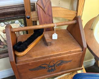 Shoe shine box
