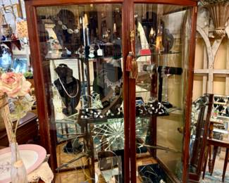 Lots of beautiful jewelry