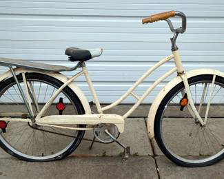 26" Cruiser Bicycle With Rear Cargo Rack