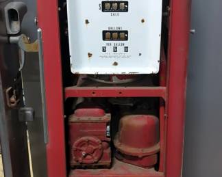 Tokheim Model 39 Gas Pump