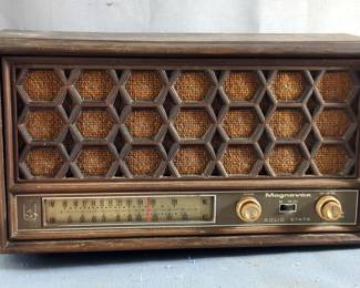 Magnavox Solid State AM/FM Radio, Model 1FM41, Powers On