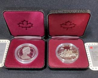 1988 And 1989 Canada Silver Dollars, Each Is .500 Silver And Weighs 23.33 g, In Display Boxes