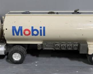 Ertl Mobil Oil Tanker Truck