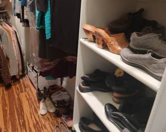 Shoes and slippers, mostly size 6