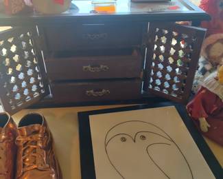 Small oriental chest, Picasso print on ceramic tile