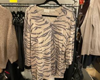 Neiman Marcus tiger print cashmere sweater - M