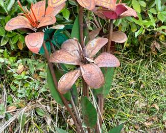Metal Lily Flowers