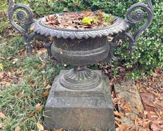 Pair of Garden Urns with Pedeslal and Handles (2 of 2)