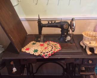 Vtg Sewing Table