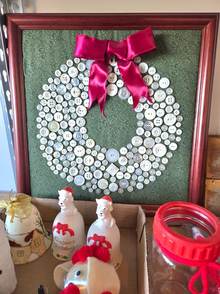 Lots of great Christmas items (pics coming)