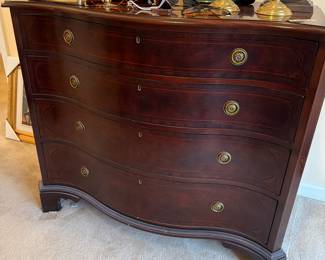 Henredon dresser with keys 
