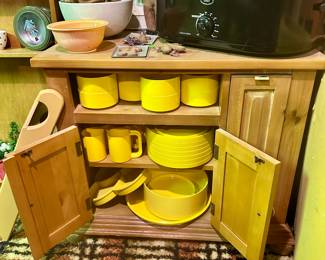 Vintage yellow plasticware