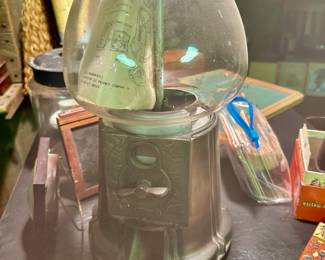 Countertop gumball machine