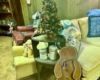 Adorable, small Christmas tree