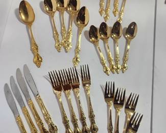 GOLD FLATWARE SET