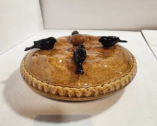BLACK BIRD PIE DISH