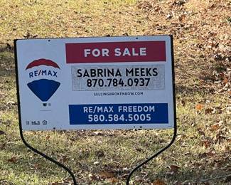 Property is for sale, close to lake area, great location great vacation rental,, quite and peaceful area. contact Sabrina Meeks 