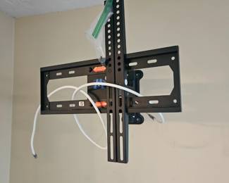 TV wall mount $15 you must take down