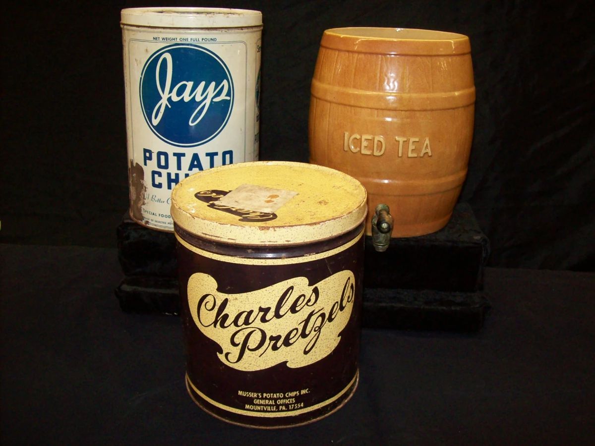 Vintage Tins     Ice Tea Dispenser