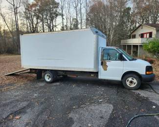 2008 GMC Savana G3500 Box Truck w/ Ramp. Clean Box and Runs. 
