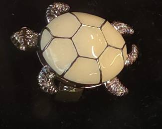 Turtle pin