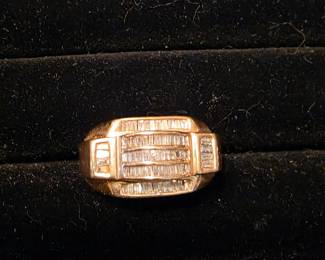 14K man's ring with Diamonds