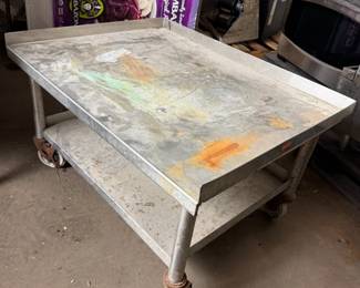 Rolling equipment cart