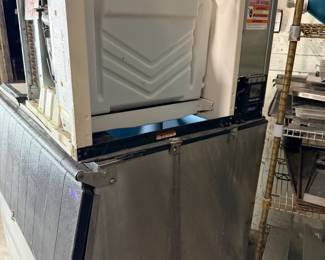 Large Ice Maker
