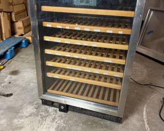 Danby Silhouette Series DWC512BLS1
23 Inch Built-in Wine Cooler