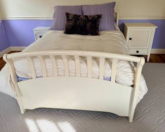 White Bedrame. 